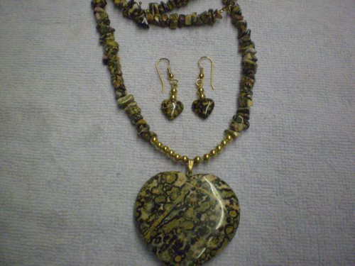 Necklace & earrings, hearts & beads, of turitella 